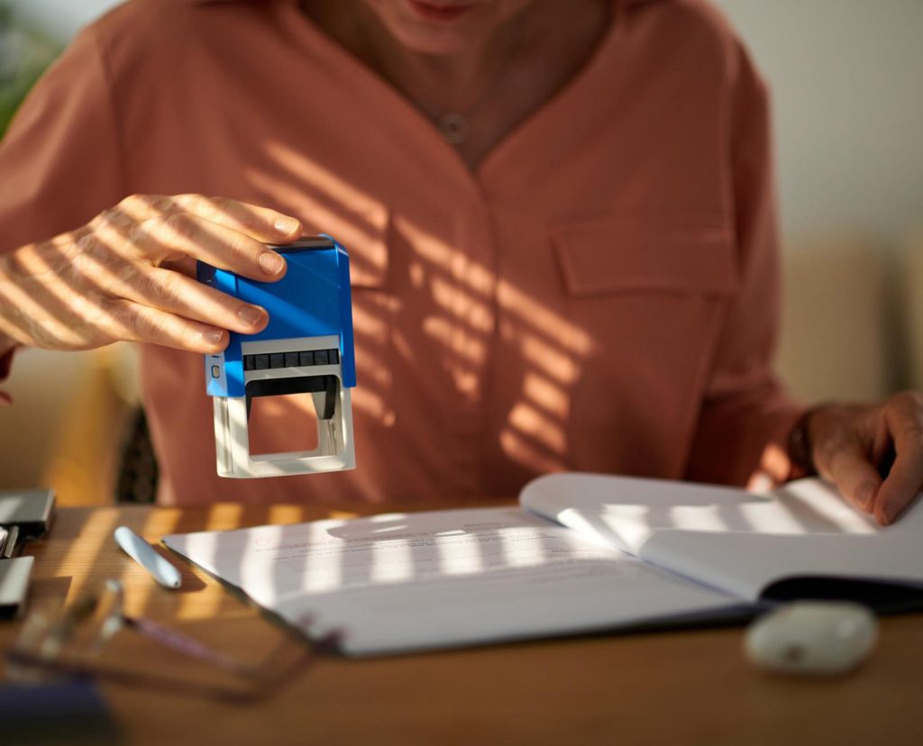 Carta Poder para Trámites: ¿Cómo Notarizar una Carta en una Notaría Pública Latina? 5 traducciones en notaria